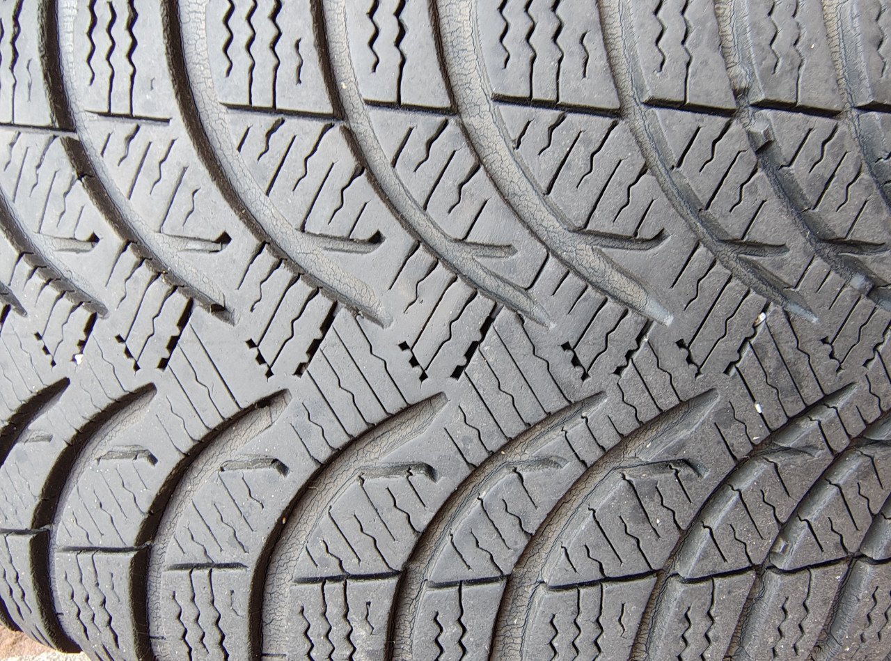 A246 set Mercedes velgen met winterbanden Michelin Alpine 205/55 R16