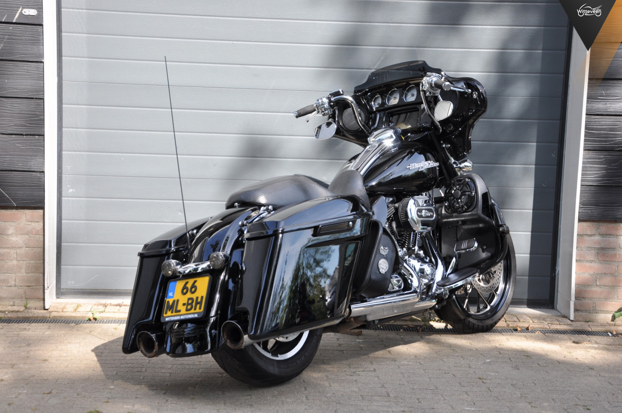 Harley-Davidson FLHXS Street Glide Special 103