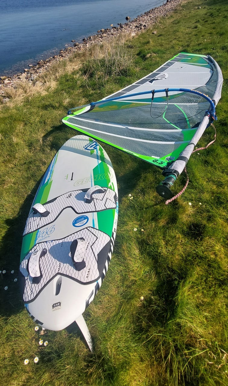 TE KOOP SURFBOARDS, BEGINNER EN GEVORDERDE. MET LEUKE AANHANGER