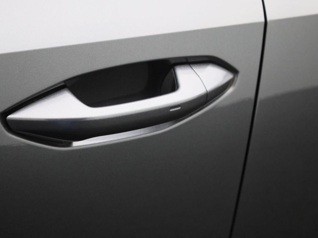 Audi A3 limousine 30 tfsi s edition | automaat | navigatie | vlak stuur | c