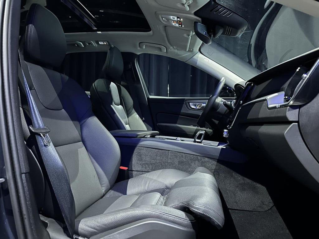 Volvo XC60 2.0 t6 plug-in hybrid awd plus dark *pano*hksound*leder*memory*