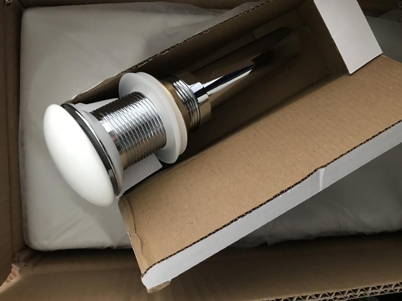 Toilet Wasbakje (wit), afvoerplug (wit), Fonteinkraan (rvs)