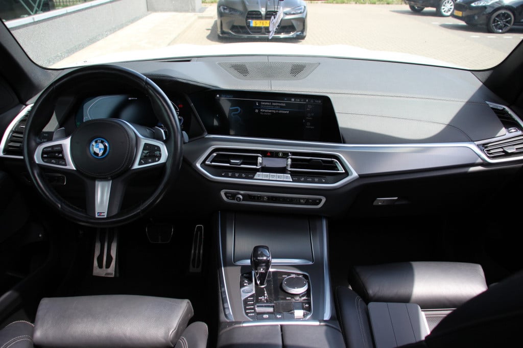 BMW X5 xdrive45e high executive | m pakket | pano | luchtvering | trekhaak 
