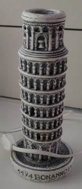 Scheve Toren van Pisa -- LAMP