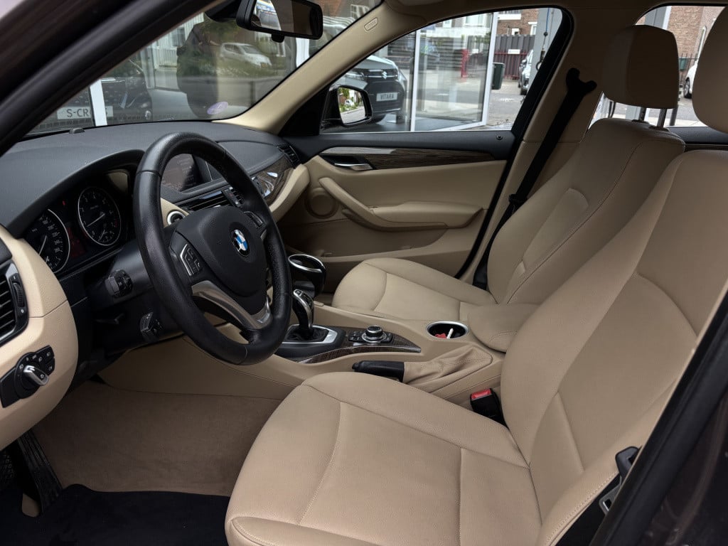 BMW X1 sdrive20i chrome line