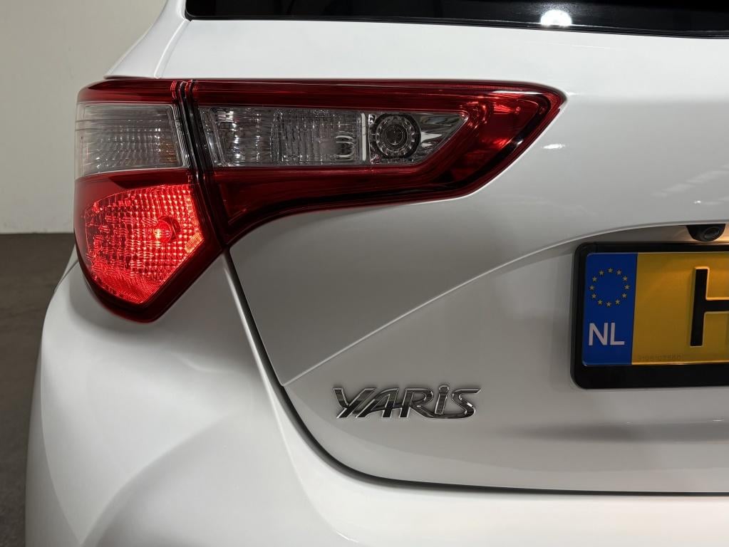 Toyota Yaris 1.5 hybrid active | lage km-stand |
