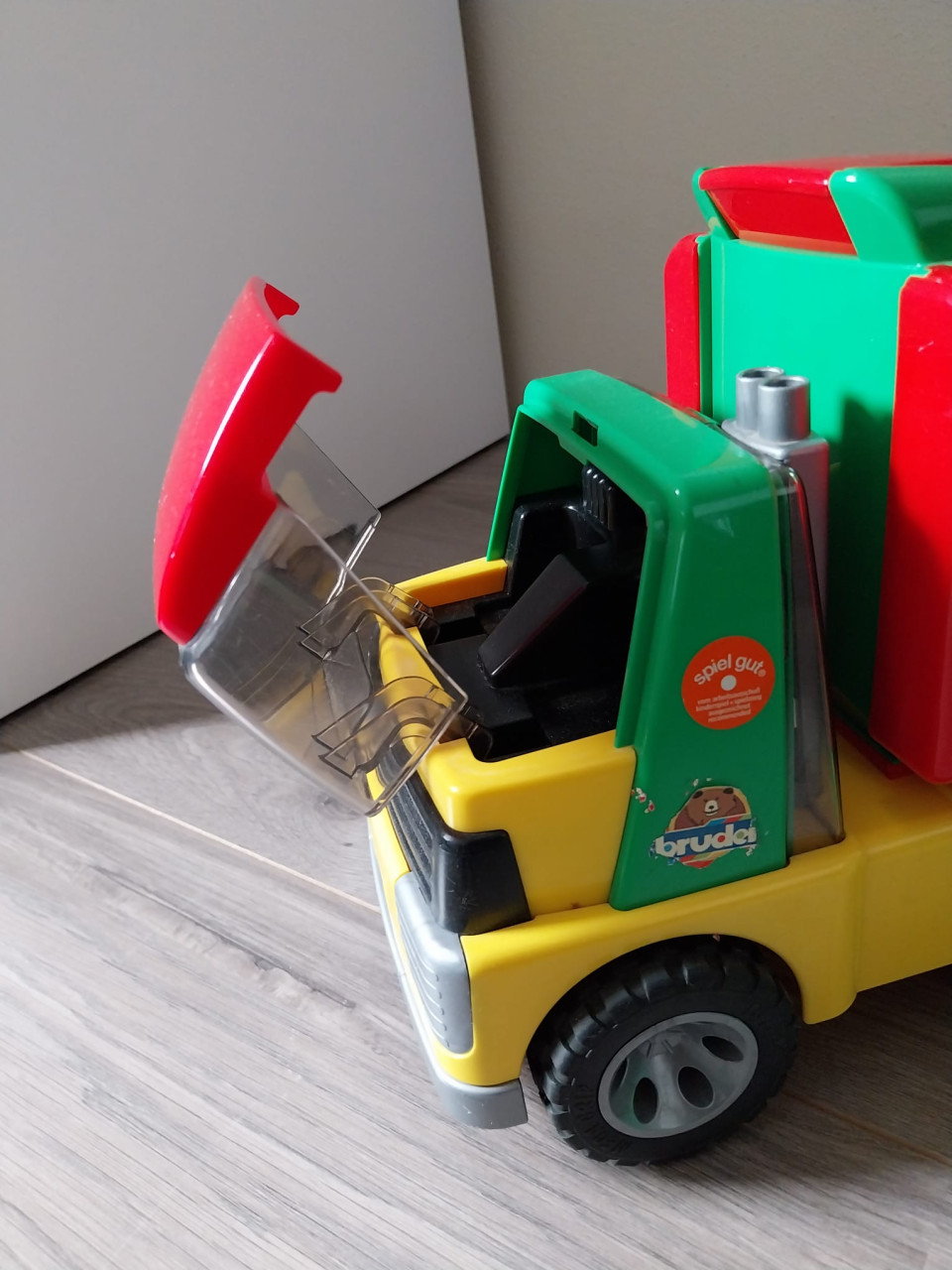 Bruder roadmax vuilniswagen speelgoed