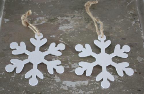 Set van 2houten kersthangers sneeuwvlokken