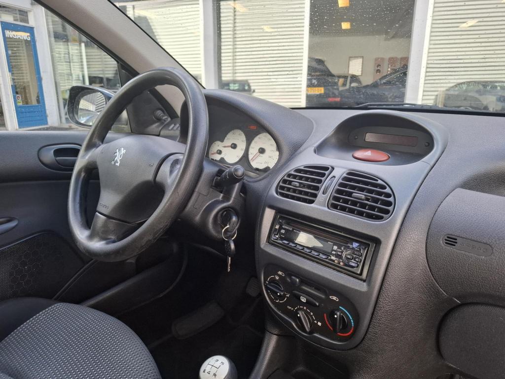 Peugeot 206 1.4i x-line lmv/trekhaak nieuwe apk