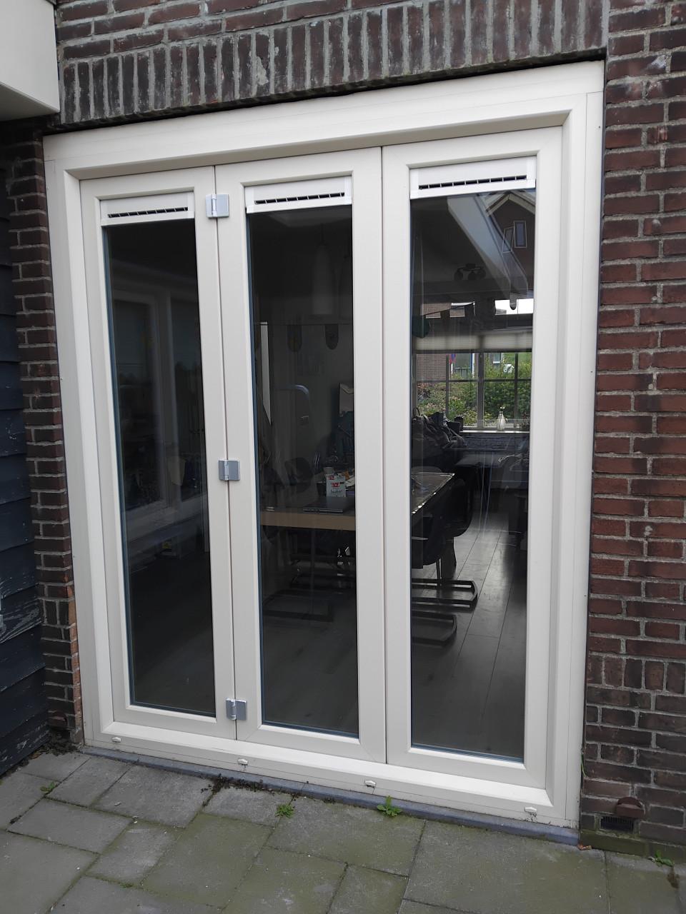 Kozijn harmonicadeur kunstof ral 9001
