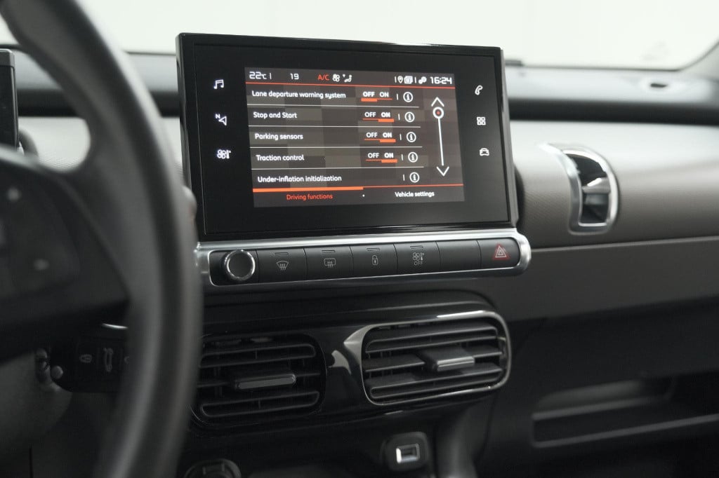 Citroen C4 Cactus puretech 110 business | trekhaak | apple carplay | parkee