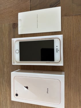 Roze Apple iPhone, model A1905, met 64 GB opslagruimt