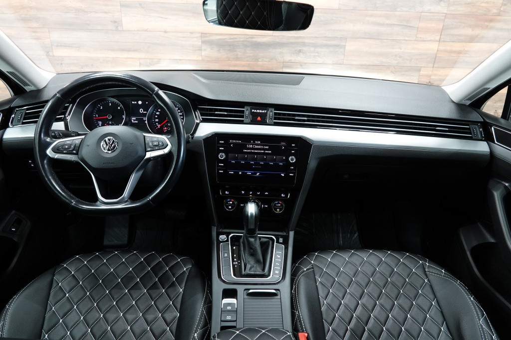 Volkswagen Passat 1.6 tdi | acc | carplay | camera | pdc |