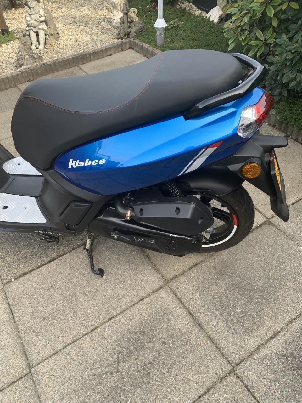 Scooter Peugeot Kisbee