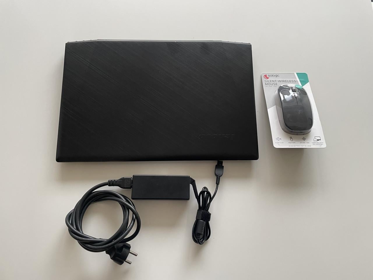 Game laptop met i7 processor en Office & Muis