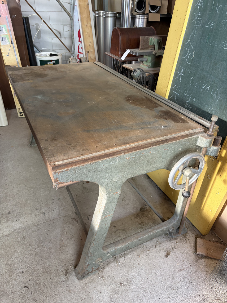 Mooie werktafel van gietijzer