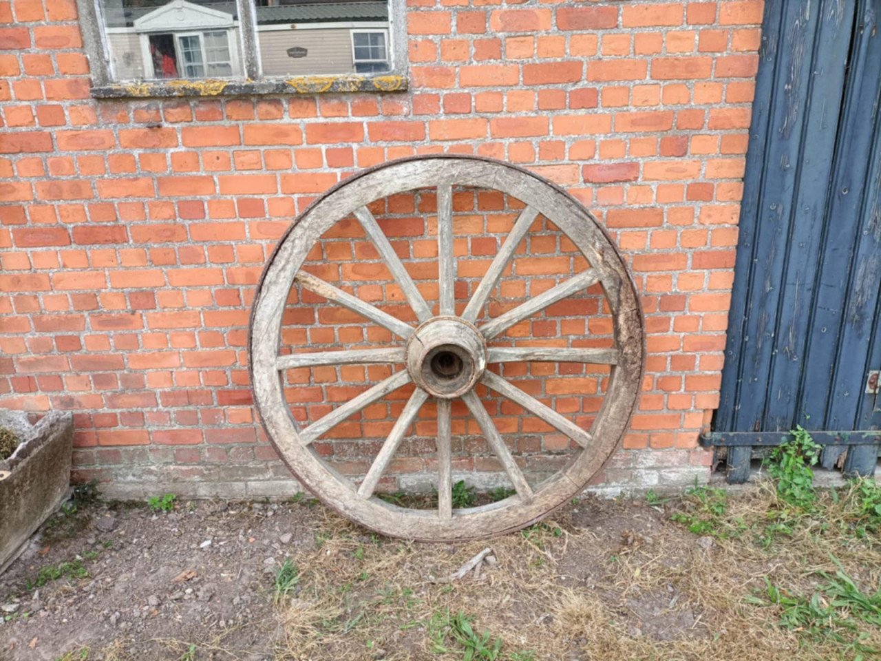 Oude houten wagenwiel