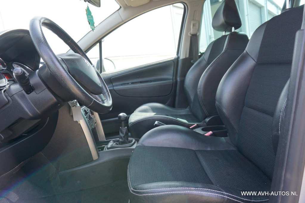 Peugeot 207 sw outdoor 1.6 vti xs