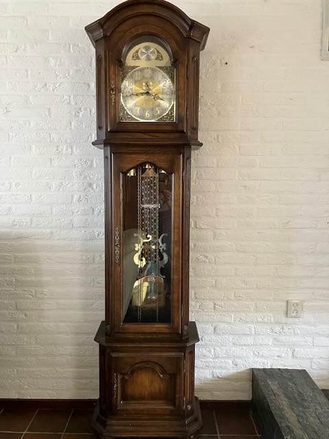 Grote antieke staande klok