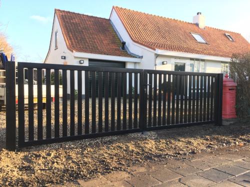 Zware Lamellenpoort 360 cm breed.