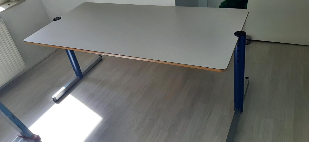 In hoogte verstelbaar bureau 160x80