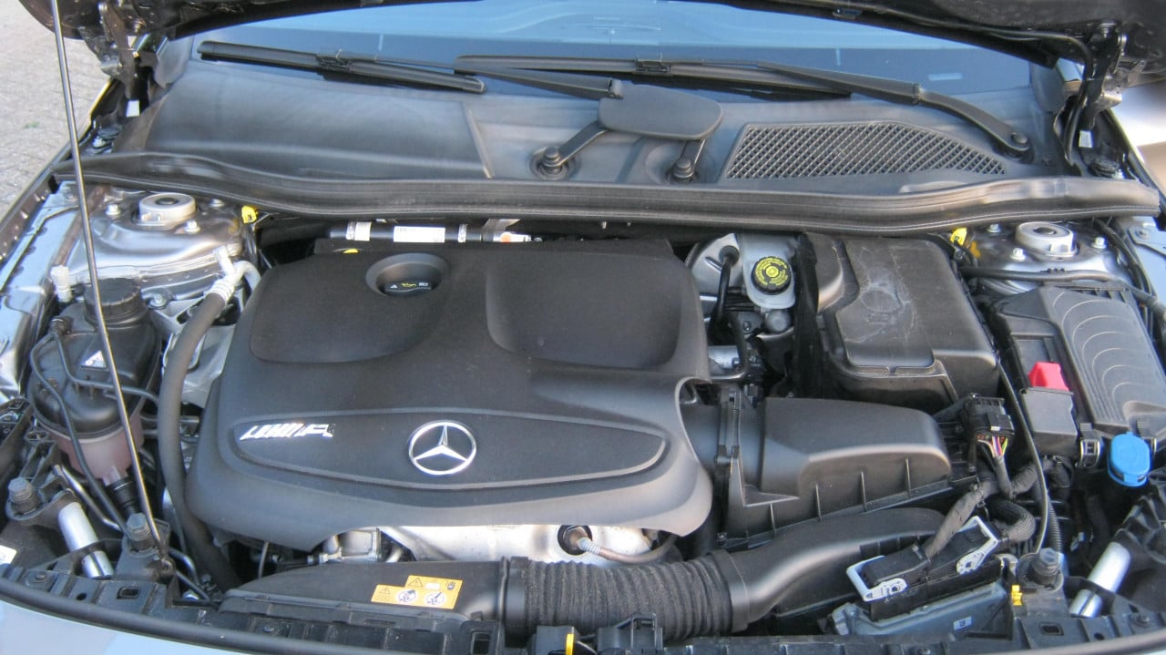 TE KOOP MERCEDES GLA 250  4MATIC MET WEINIG KM 27500 EURO