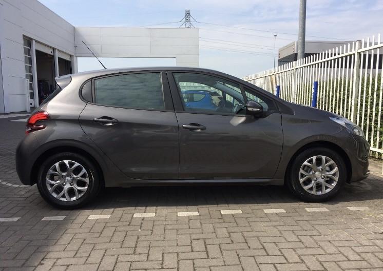 Peugeot 208 2018 54dkm airco navi pdc