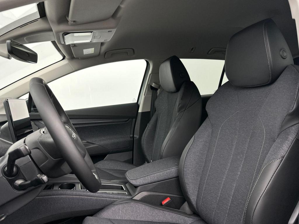 Skoda Elroq business edition tour elektromotor 150 kw / 204 pk