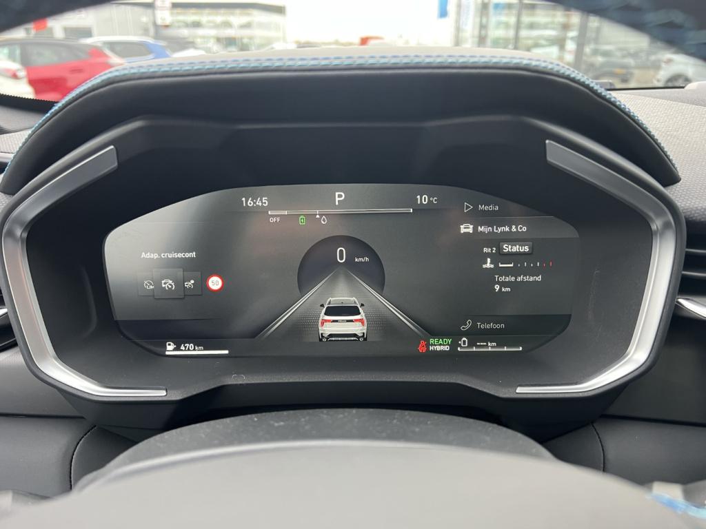 Lynk & Co 01 1.5 261pk plug in hybrid , black edition , pano dak,stuurverwa