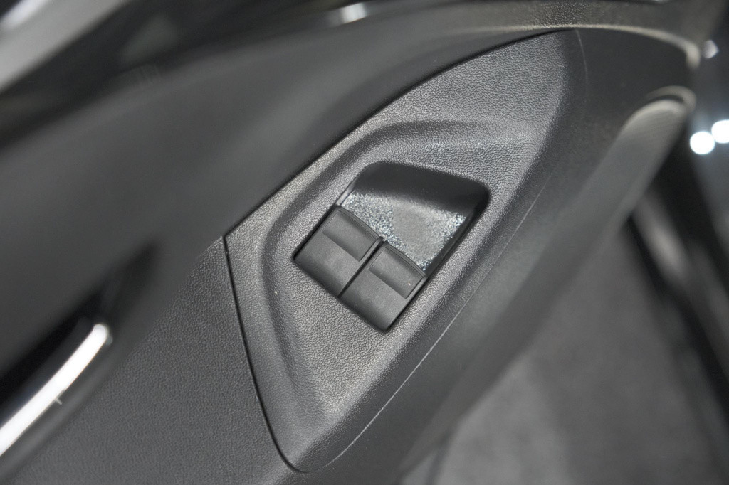 Peugeot 108 1.0 e-vti collection top! | elektrisch vouwdak | apple carplay 