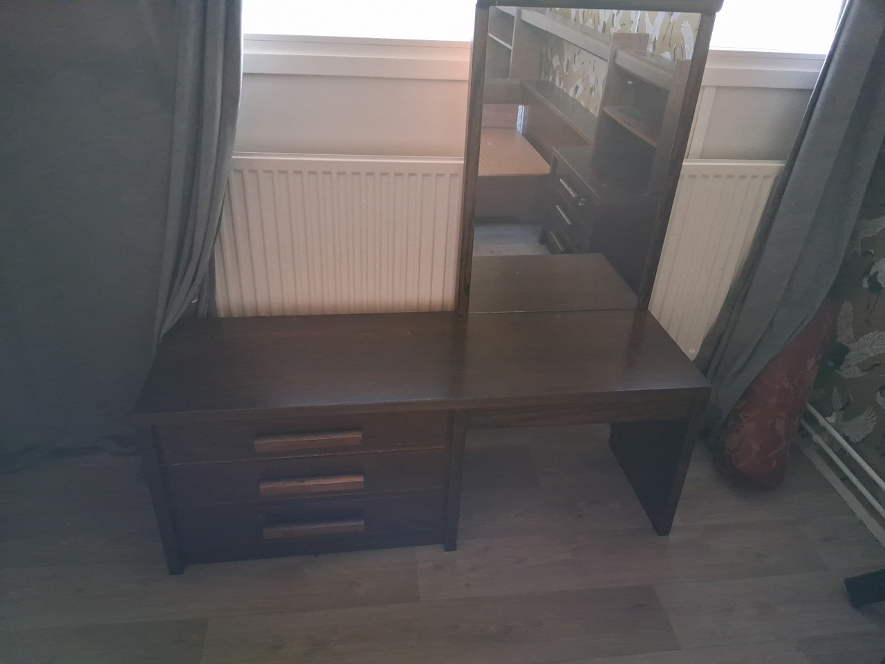 Bed met nachtkastjes + ladekast met spiegel