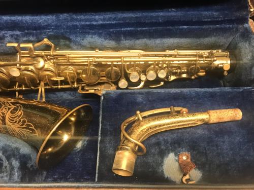BUESCHER ARISTOCRAT ALT SAXOFOON