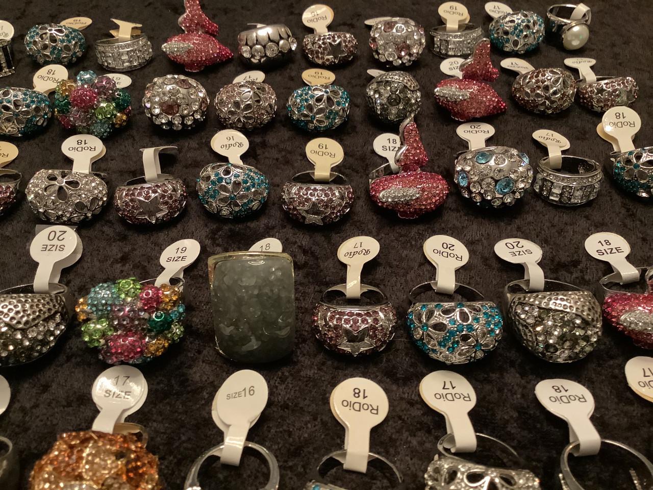 ***** partij nieuwe prachtige ringen *****. . (Partij 68)