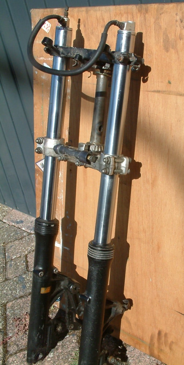 Honda voorvork anti deuk  38 mm incl kroonstuk met lagers  goede staat