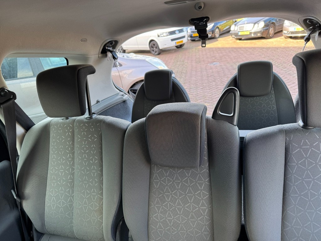 Renault Scenic 2.0 - 16v business line 7 persoons