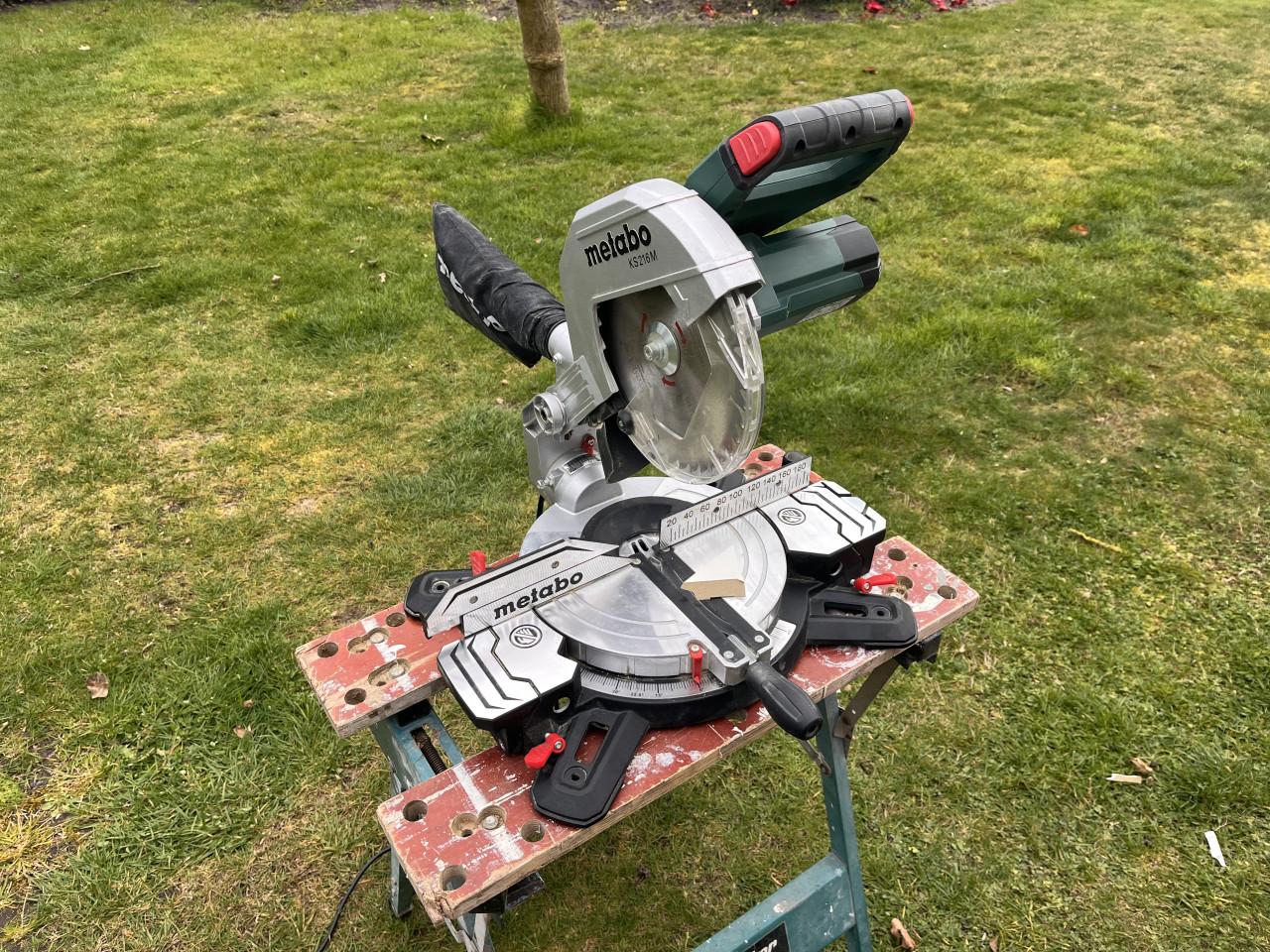 Afkortzaag METABO KS 216 M (Als nieuw) 1 week oud. Met bon en garantie.