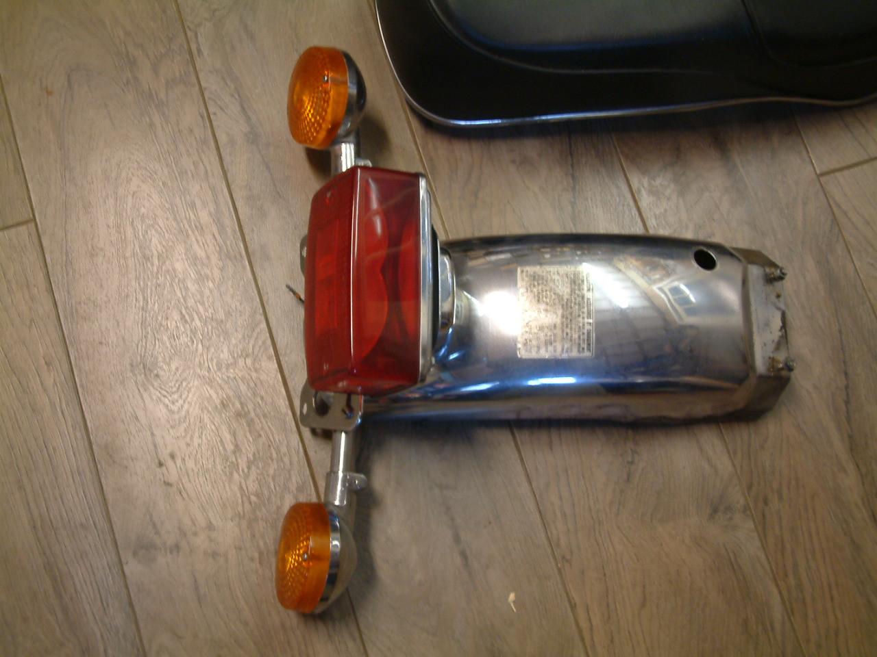 Nieuw zadel cb 650  en achterspatbord met licht en knipperbollen chroom