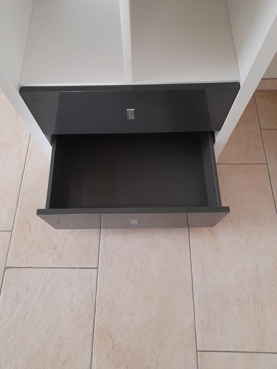 Prachtige XOOON kast 40 x 65 x 208 ( in goede nette staat)