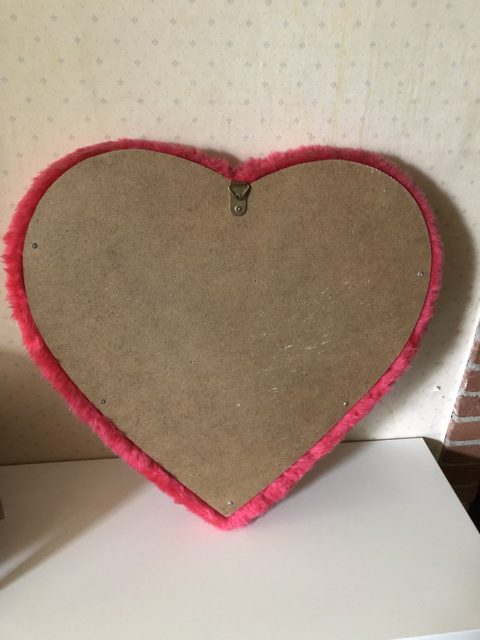 Hartjes spiegel met roze fluffy rand