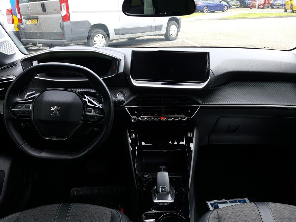 Peugeot 208 1.2 puretech 130pk allure eat8 automaat navigatie | cruise & cl