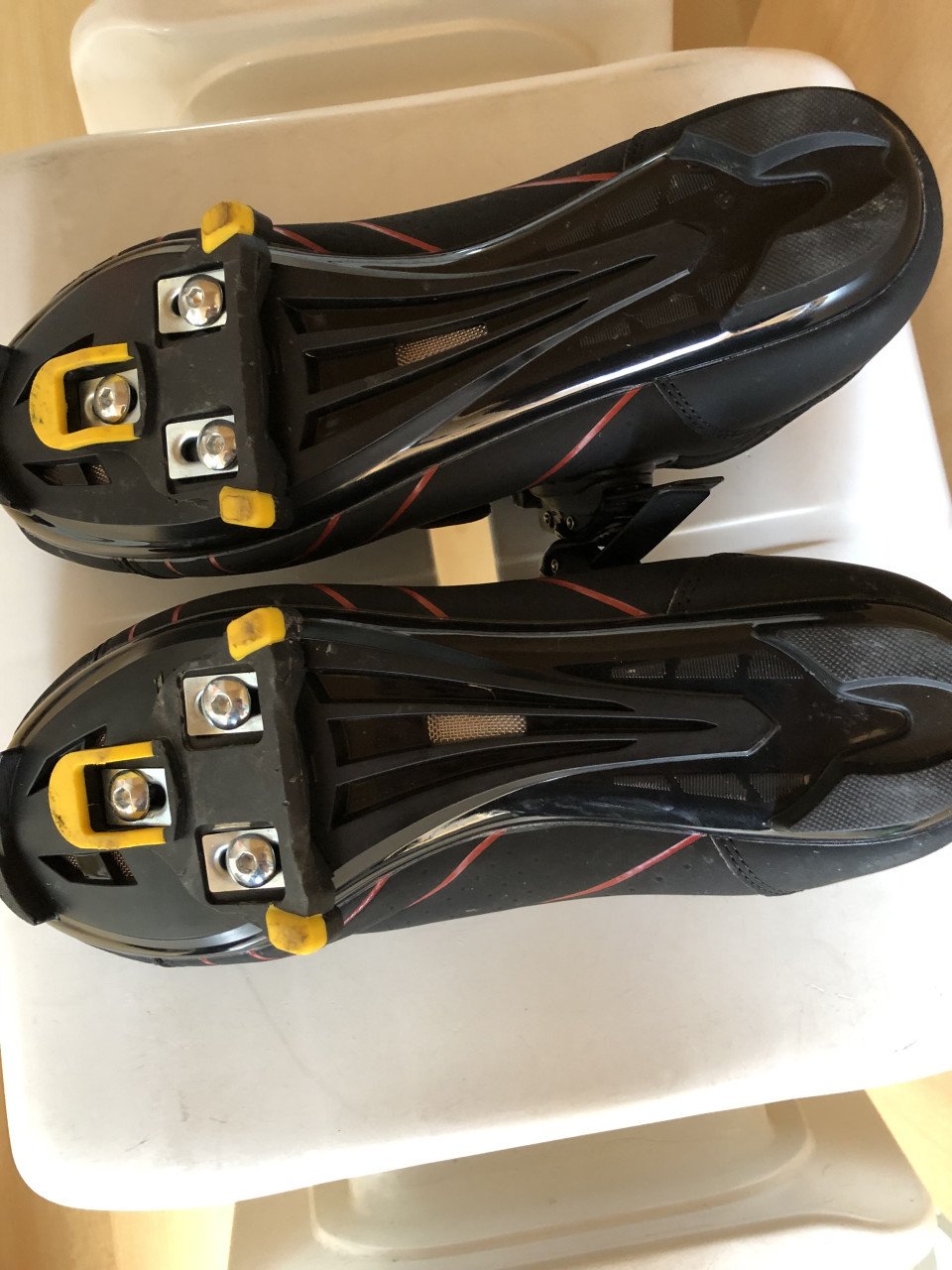 Koopje, wielren schoenen en racefiets banden, wegens beëindiging hobby.