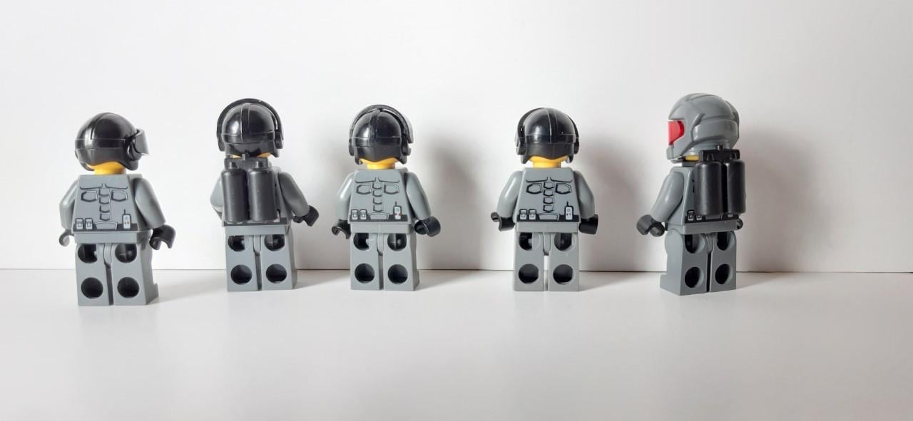LEGO Minifigures Space Police 3: Officer 1, 2, 7, 10 en 14