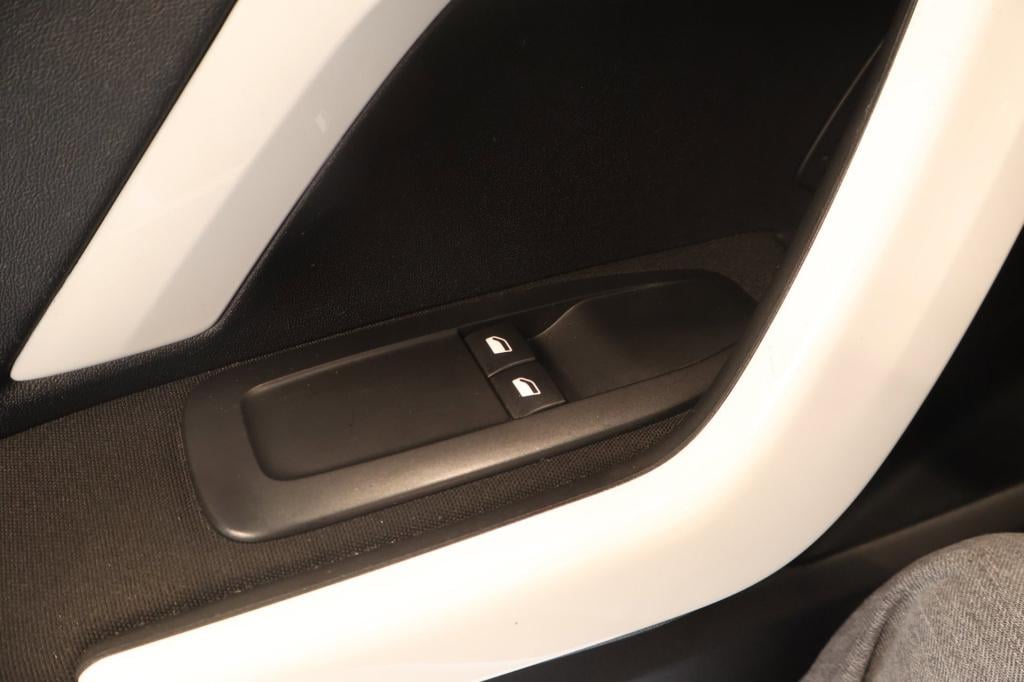 Peugeot 208 1.0 vti like org nl, carplay, cruise controle, all season bande