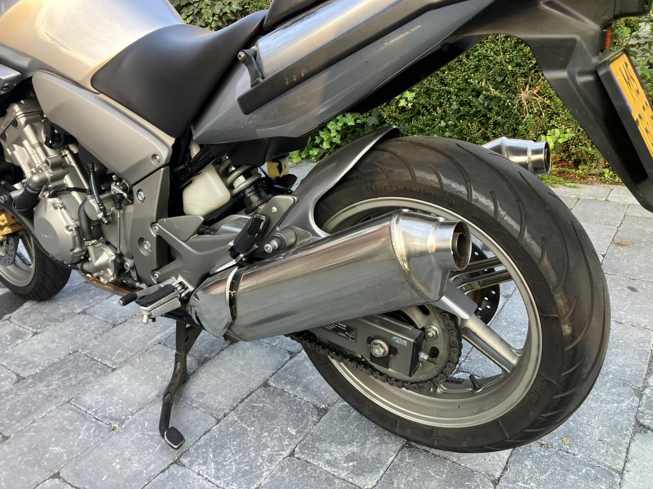 Honda CBF1000A 2008 slechts 21.390 km topkoffer recent geserviced 100% goed