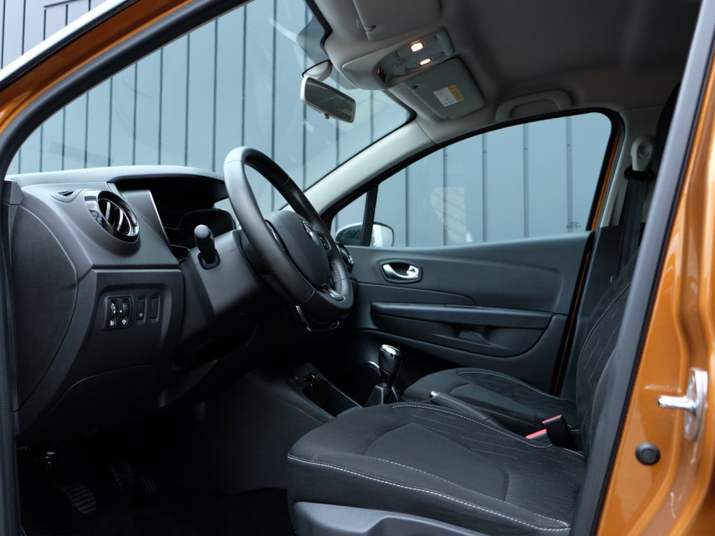 Renault Captur energy tce 90 limited navi full map |cruise control | blueto