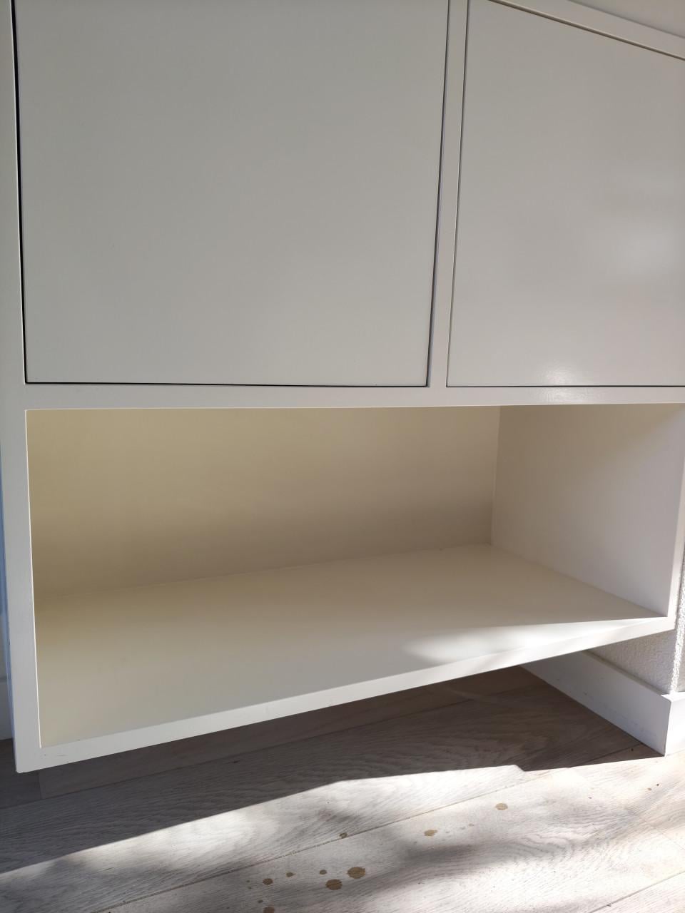 Twee mooie hangkasten wit