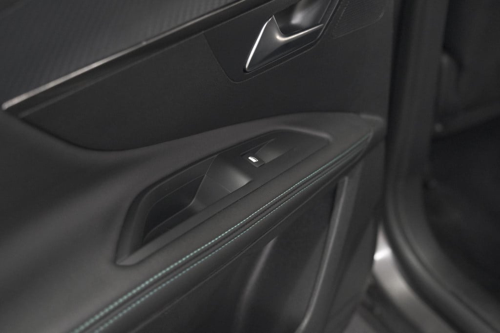 Peugeot 3008 1.6 hybrid 225 allure pack business | camera | navigatie | app