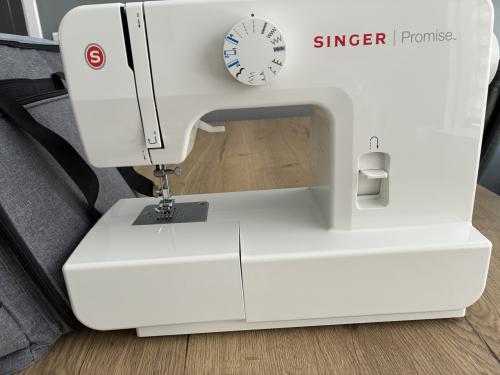 Splinternieuwe naaimachine