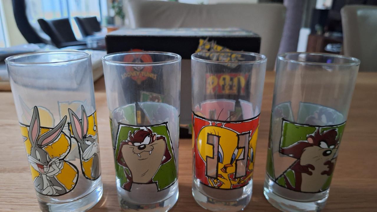 Nieuw in doos 4 Looney Tune glazen