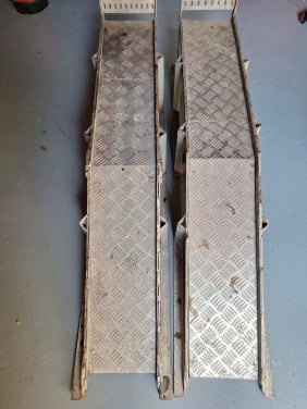 Oprijbokken auto